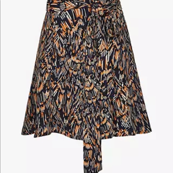 REISS NWT Yvette Feather Skirt SIZE 2 - Picture 4 of 10